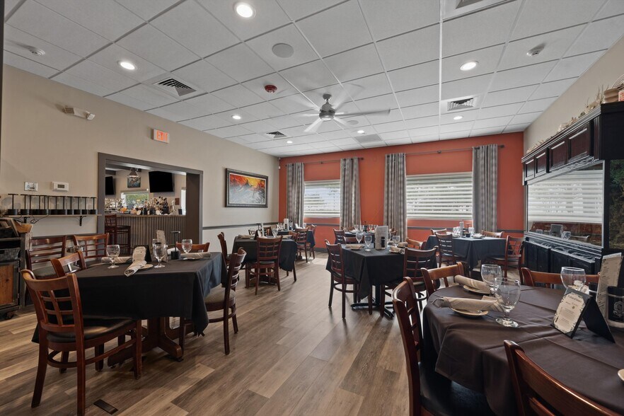 More Photos Of 514 NW Dixie Hwy, Stuart General Retail For Sale