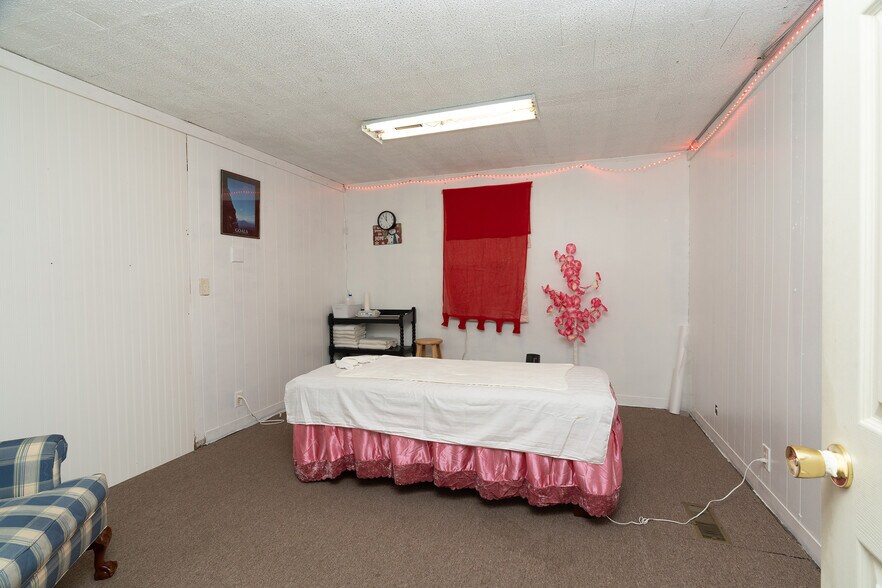 More Photos Of 828 E Main St, Carbondale General Retail For Sale