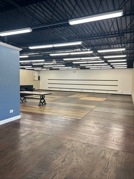 More Photos Of 1109 Dallas Dr, Denton General Retail For Lease