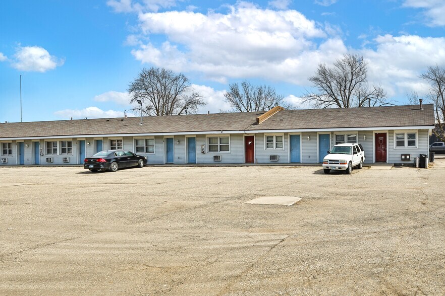 More Photos Of 2102 E Main St, Albert Lea Hotel For Sale