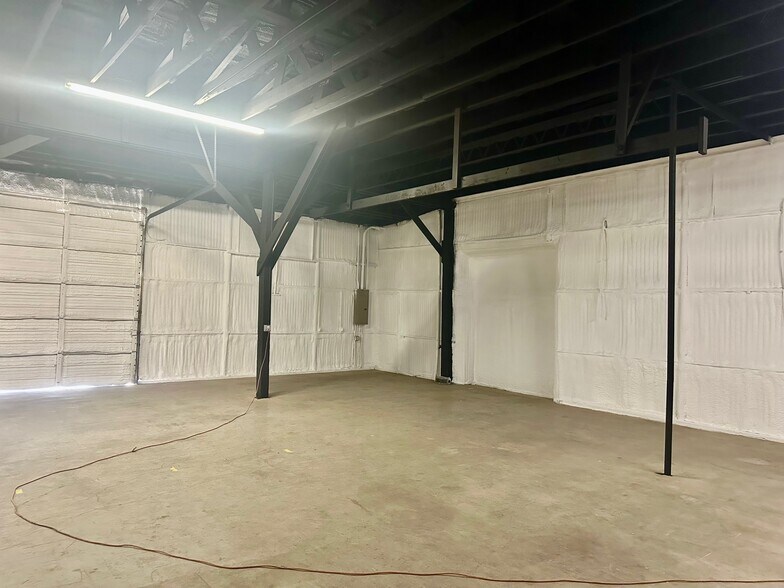 More Photos Of 200-232 W New Braunfels St, Seguin Warehouse For Lease