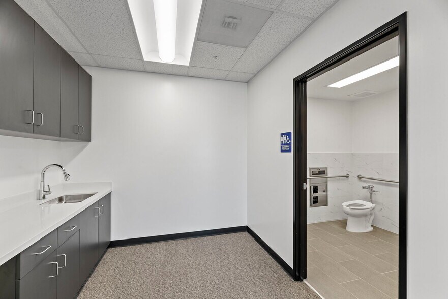 More Photos Of 1400 Graves Ave, Oxnard Distribution For Sale