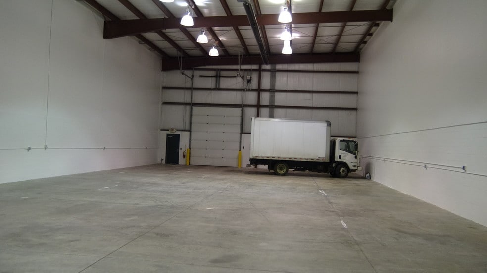 More Photos Of 12801 Silver Lake Rd, Brighton Manufacturing For Sale