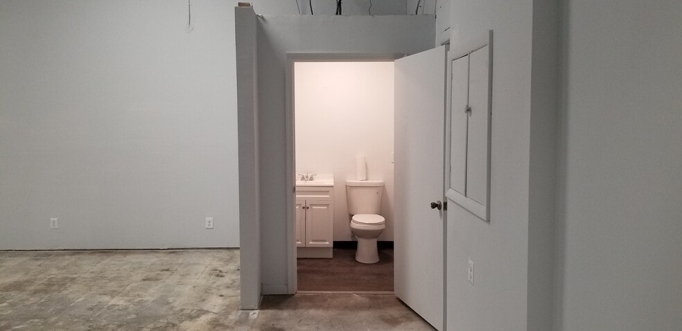 More Photos Of 700 Ritchie Rd, Capitol Heights Light Manufacturing For Lease