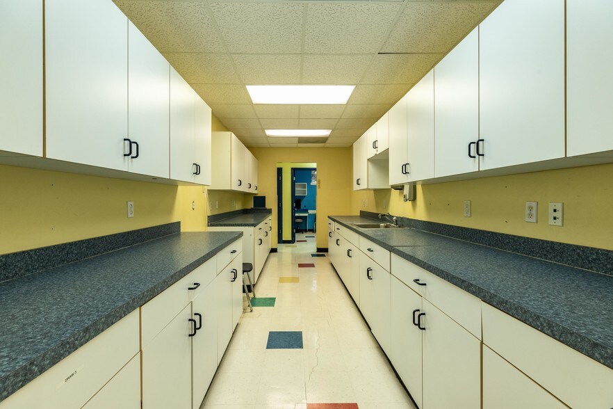 More Photos Of 8774 Perimeter Park Blvd, Jacksonville Medical For Sale