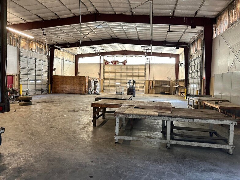 More Photos Of 910 State Highway 30 W, New Albany Warehouse For Sale