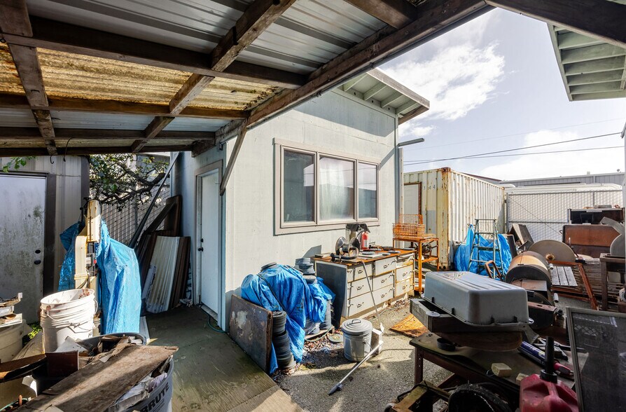 More Photos Of 207 Harvard Ave, Half Moon Bay Warehouse For Sale