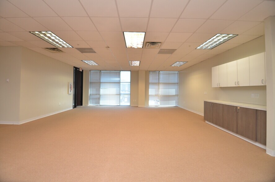 More Photos Of 7900 N Sam Houston Pky W, Houston Office For Lease