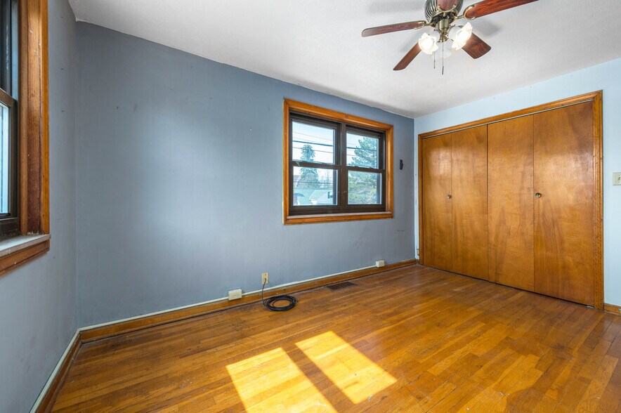 More Photos Of 5203 Turney Rd, Garfield Heights Bar For Sale