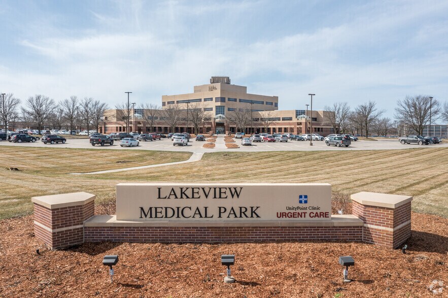 More Photos Of 6000 University Ave, West Des Moines Office For Sale