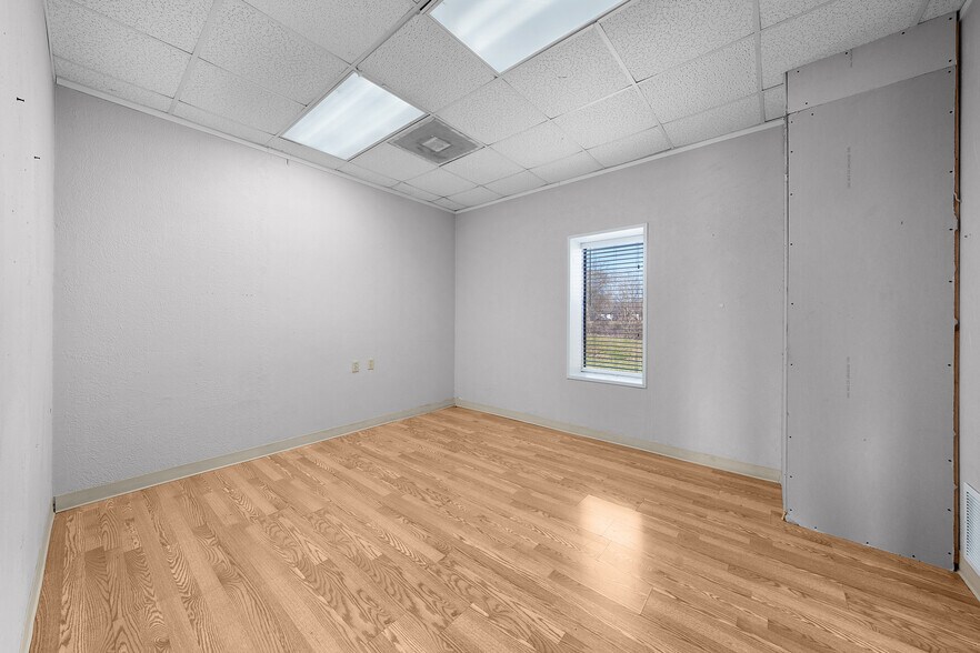 More Photos Of 1118 Interstate Highway 30, Greenville Storefront Retail Office For Lease