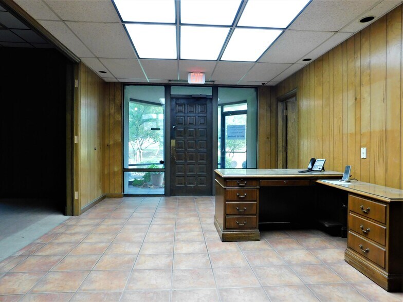 More Photos Of 720 SW F Ave, Lawton Manufacturing For Sale