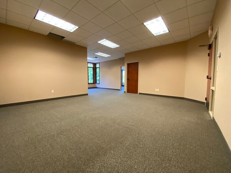 More Photos Of 4640 Nicols Rd, Eagan Medical For Sale