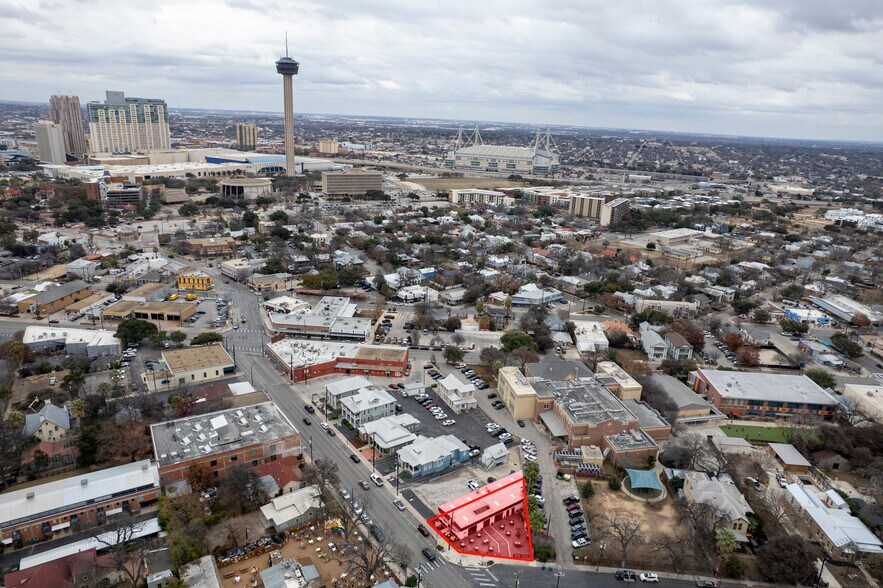 More Photos Of 940 S Alamo St, San Antonio Freestanding For Lease