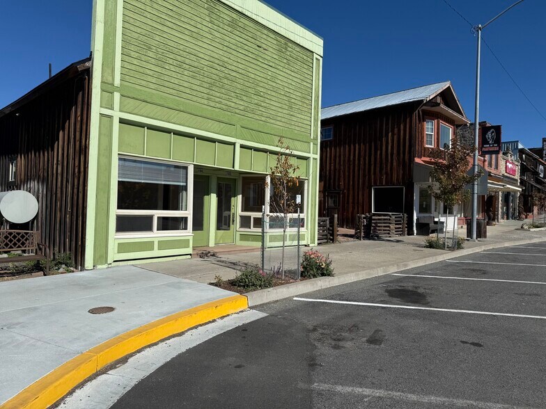 More Photos Of 142 NW Front St, Prairie City Specialty For Sale