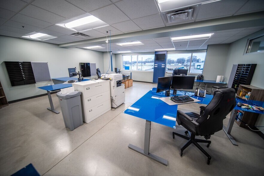 More Photos Of 1820 14th St NW, Rochester Showroom For Sale