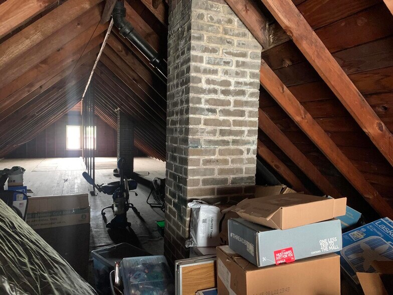 More Photos Of 2904 W Arthur Ave, Milwaukee Storefront Retail Residential For Sale