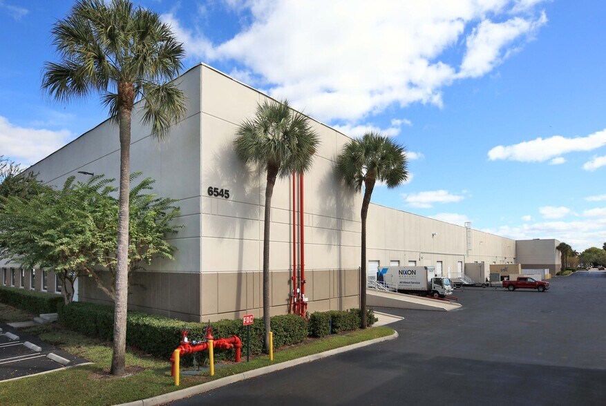 More Photos Of 6535 Nova Dr, Davie Unknown For Lease