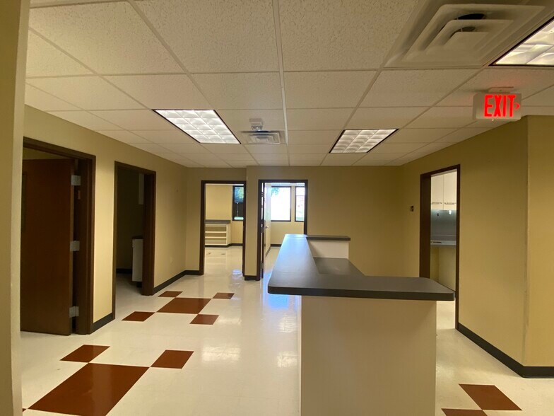 More Photos Of 7702 E Parham Rd, Richmond Medical For Lease