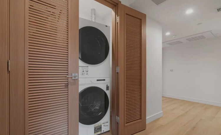More Photos Of 11025 Blix St, North Hollywood Apartments For Sale
