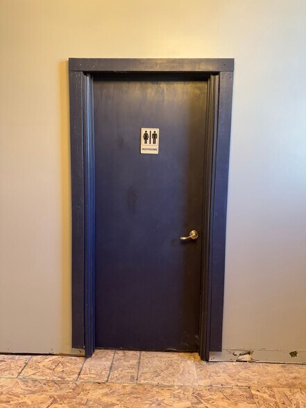 More Photos Of 648 E McMillan St, Cincinnati Storefront Retail Residential For Lease