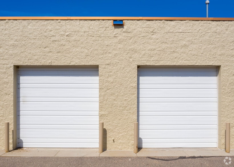 More Photos Of 625 Hayward Ave N, Oakdale Light Manufacturing For Lease