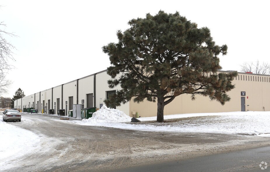 More Photos Of 8800-8840 7th Ave N, Golden Valley Warehouse For Lease