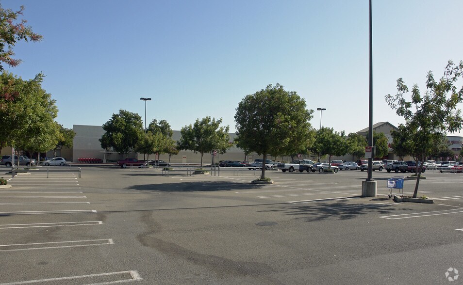 More Photos Of 3900 Sisk Rd, Modesto Unknown For Lease