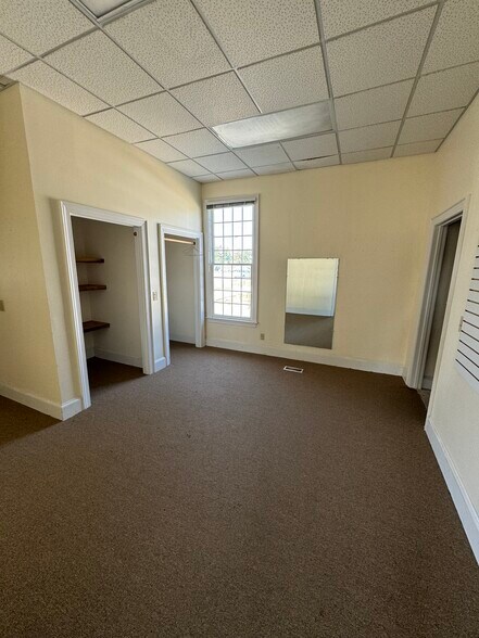 More Photos Of 504 W Broad St, Dunn Office For Sale