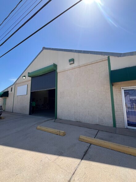 More Photos Of 4312 Willow Springs Rd, Austin Unknown For Lease