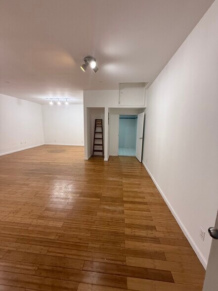 More Photos Of 231 Norman Ave, Brooklyn Apartments For Lease