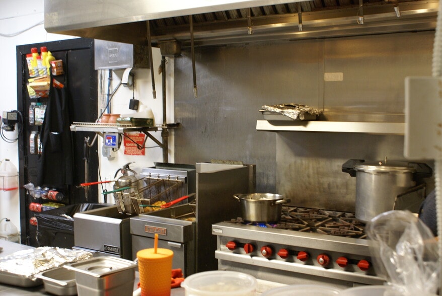 More Photos Of 8771 US Highway 301 S, Jacksonville Restaurant For Sale