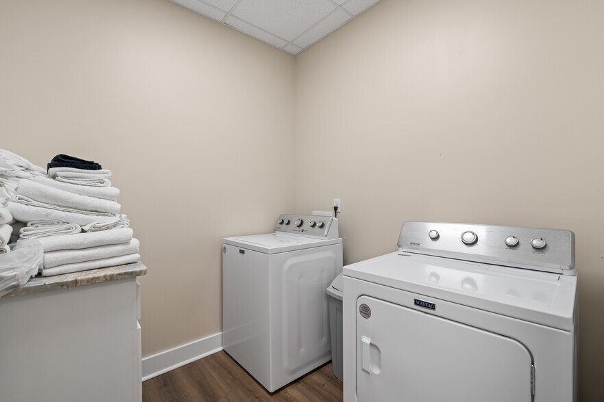 More Photos Of 531 Central Ave, Laurel Flex For Sale