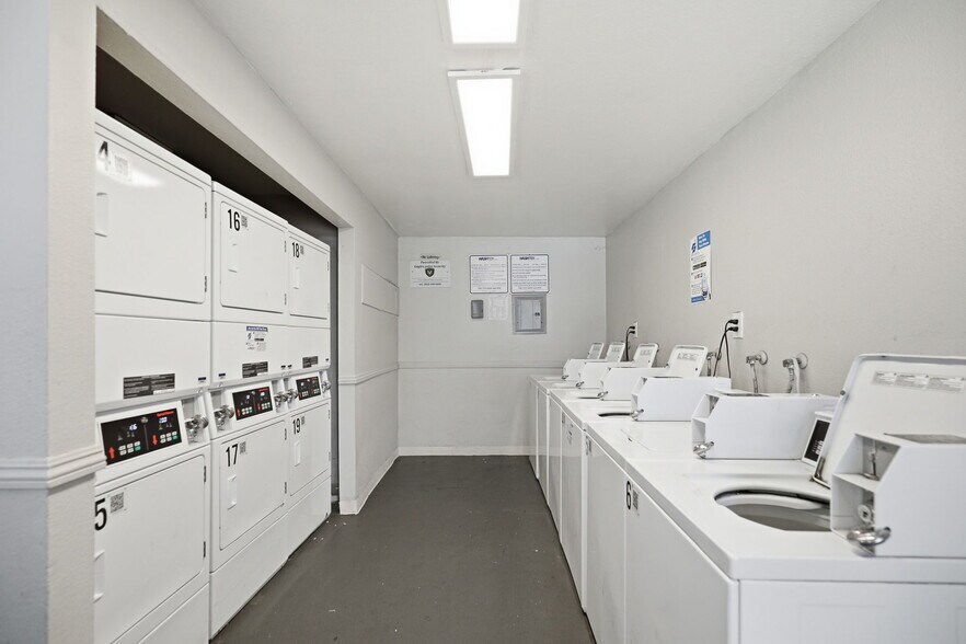 More Photos Of 725 N Fig St, Escondido Apartments For Sale
