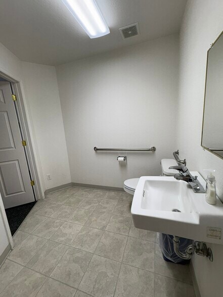 More Photos Of 1380 E Aultman St, Ely Office For Sale