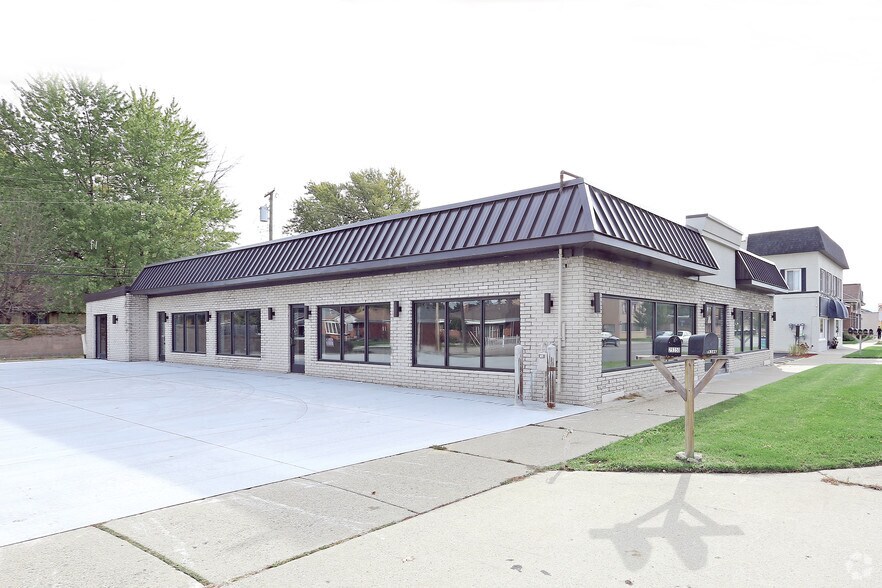 More Photos Of 29350 Harper Ave, Saint Clair Shores Office For Sale