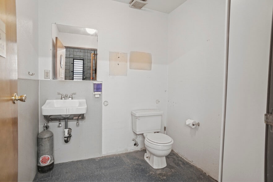 More Photos Of 12734 Branford St, Pacoima Warehouse For Sale