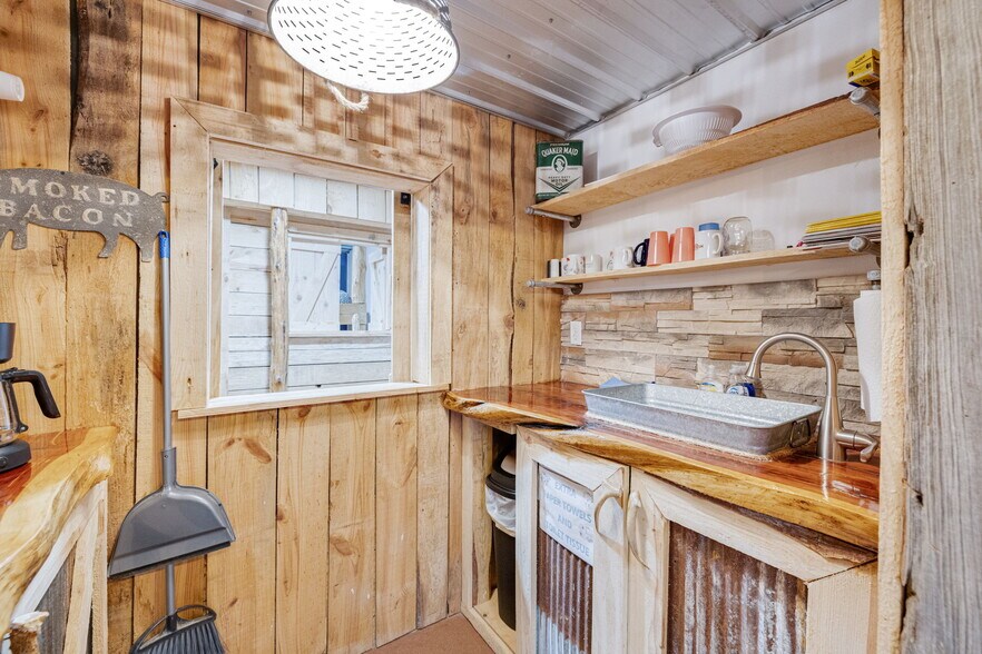 More Photos Of 714 N Saint Mary St, Pilot Knob Freestanding For Sale