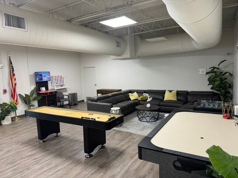 More Photos Of 7490 N 36th St, Pinellas Park Loft Creative Space For Lease