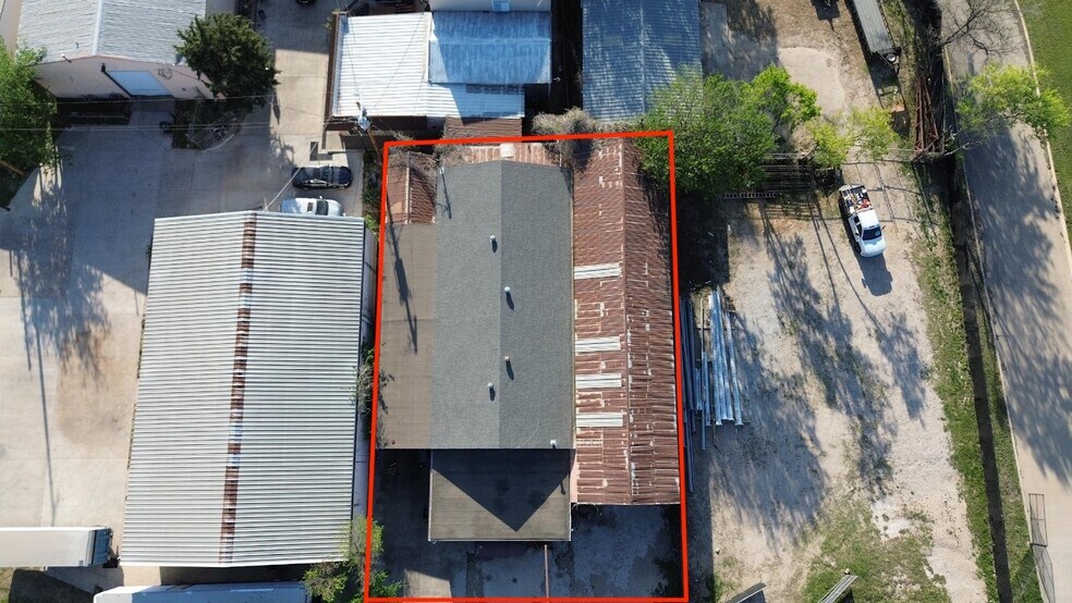 More Photos Of 622 S Collard St, Fort Worth Warehouse For Sale