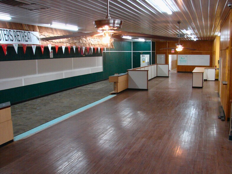 More Photos Of 311 W St. John St, Litchfield Sports And Entertainment For Sale
