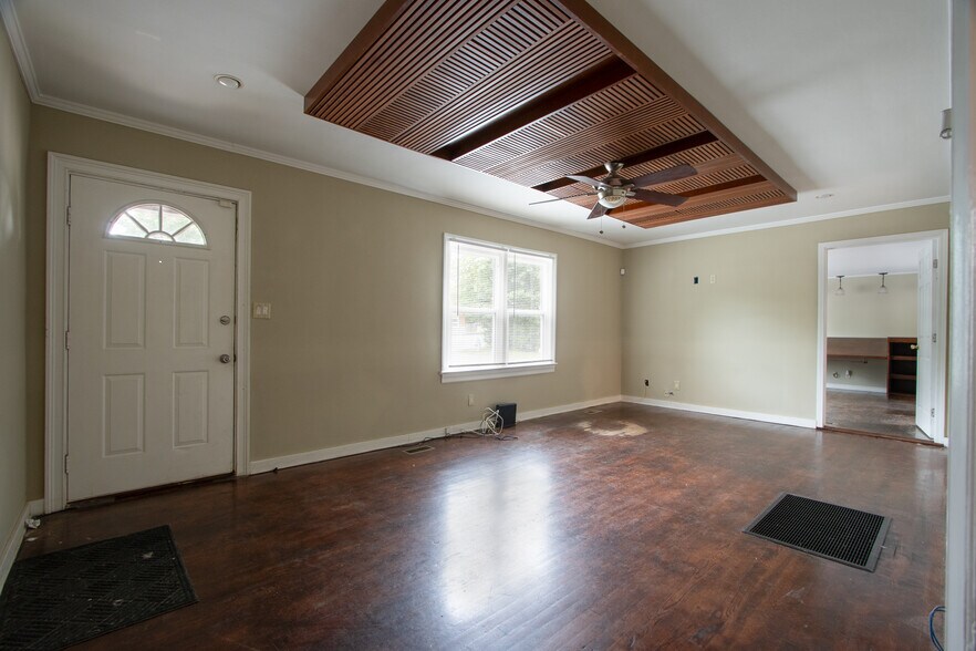 More Photos Of 1746 Hazelwood Dr SE, Marietta Office For Sale