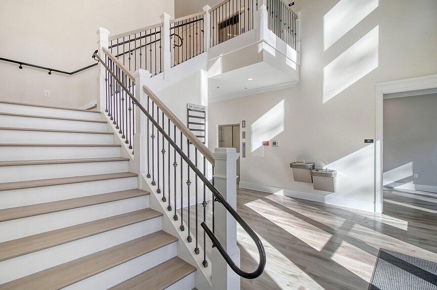 More Photos Of 208 N Cedar St, Summerville Office For Sale