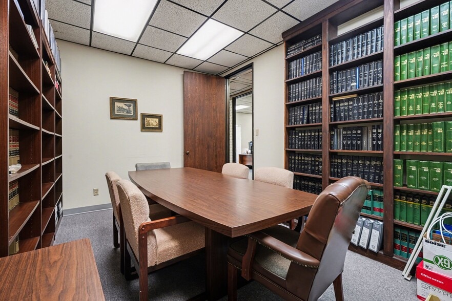 More Photos Of 2405 S Grand Blvd, Pearland Office For Sale