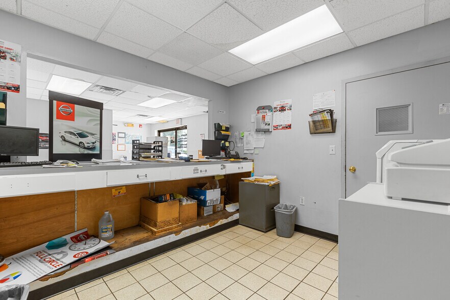 More Photos Of 805 Lafayette Ave, Hawthorne Auto Repair For Sale