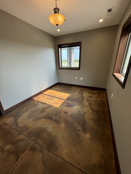 More Photos Of 2976 73rd St, Atkins Flex For Lease