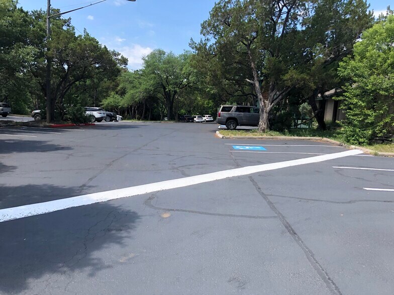 More Photos Of 2525 Wallingwood Dr, Austin Unknown For Lease