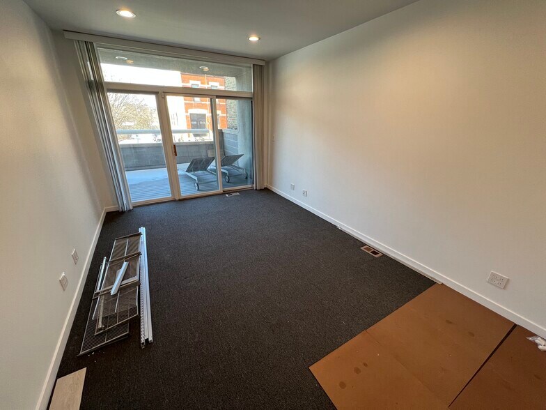 More Photos Of 740 N Ogden Ave, Chicago Office Residential For Lease
