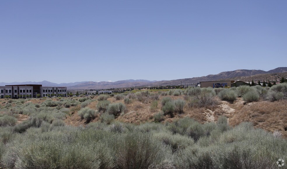 More Photos Of 10th Street W, Palmdale Land For Lease