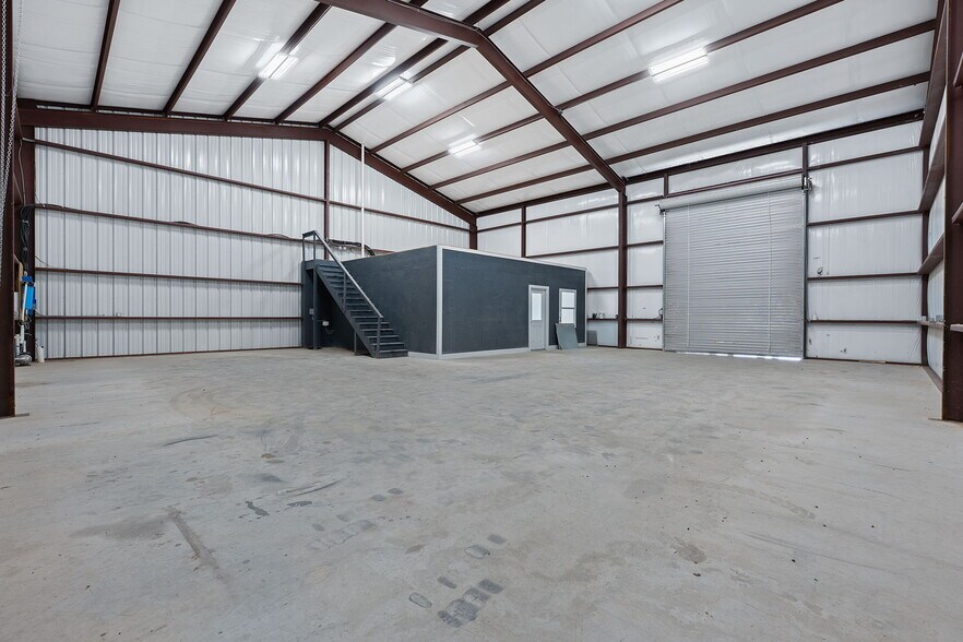 More Photos Of 14707 Fitzhugh Rd, Austin Warehouse For Lease